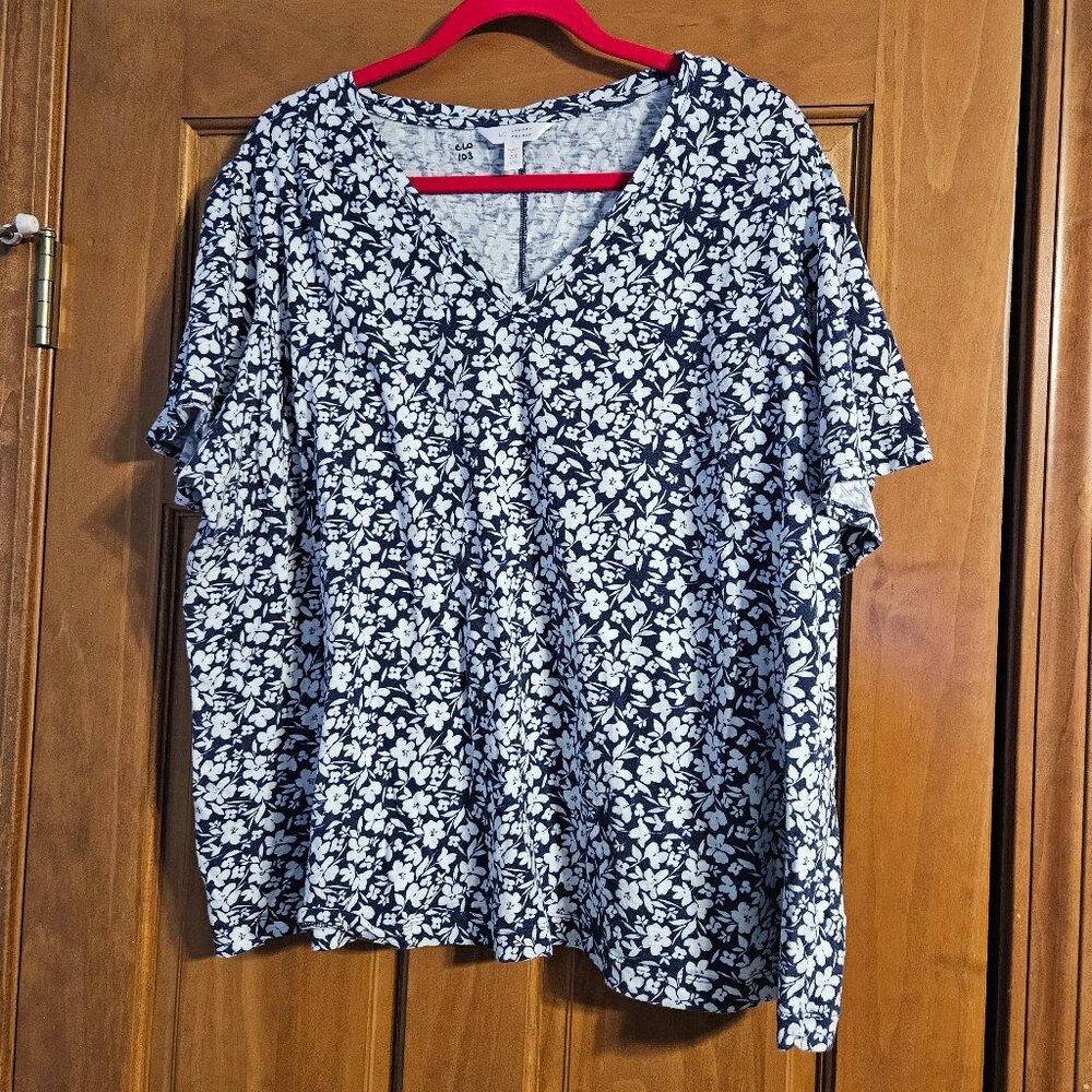 Lauren Conrad 3X Blue with white flowers short sleeve shirt
